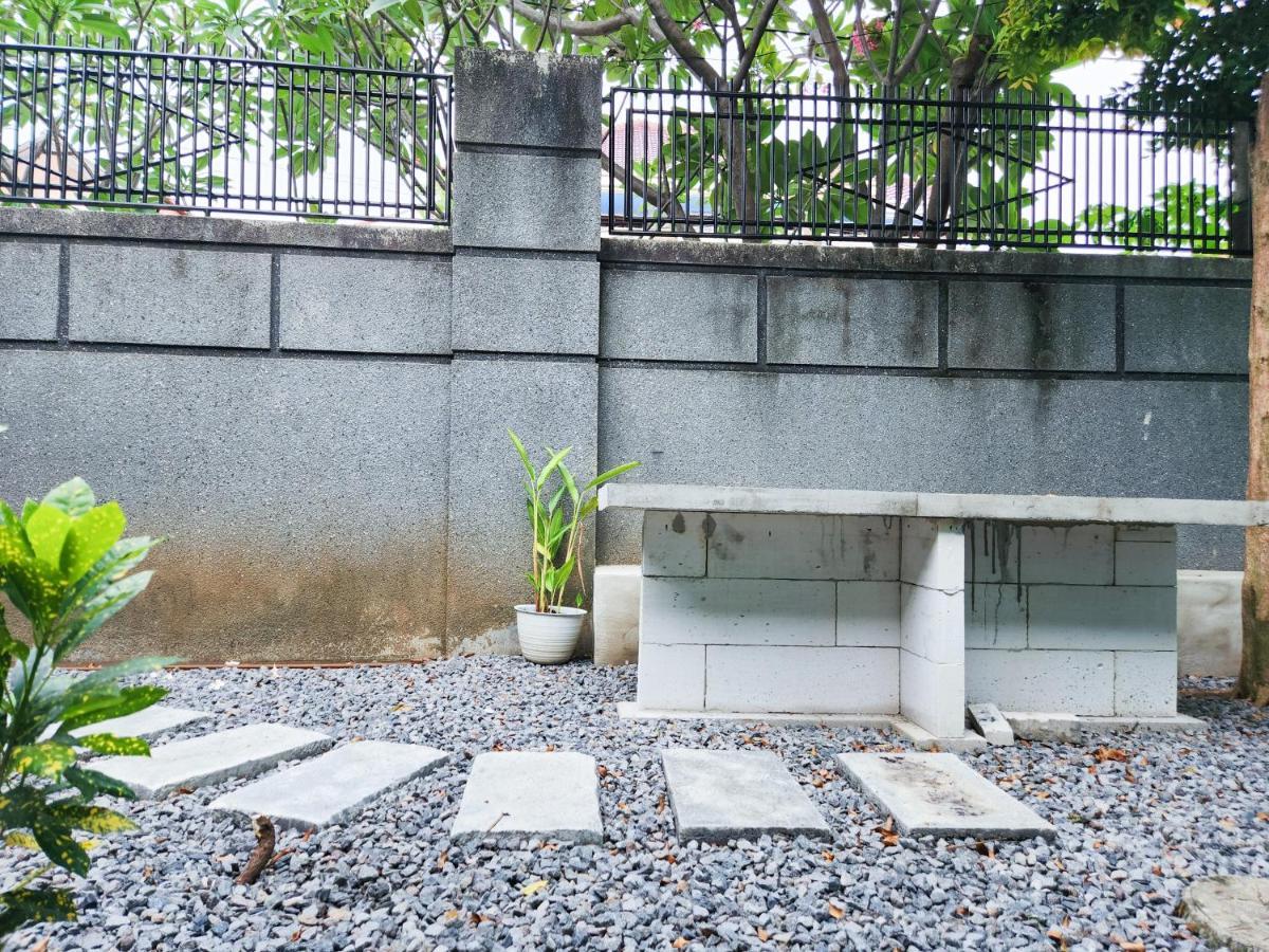 Homey Guesthouse Kertajaya Surabaya Dış mekan fotoğraf