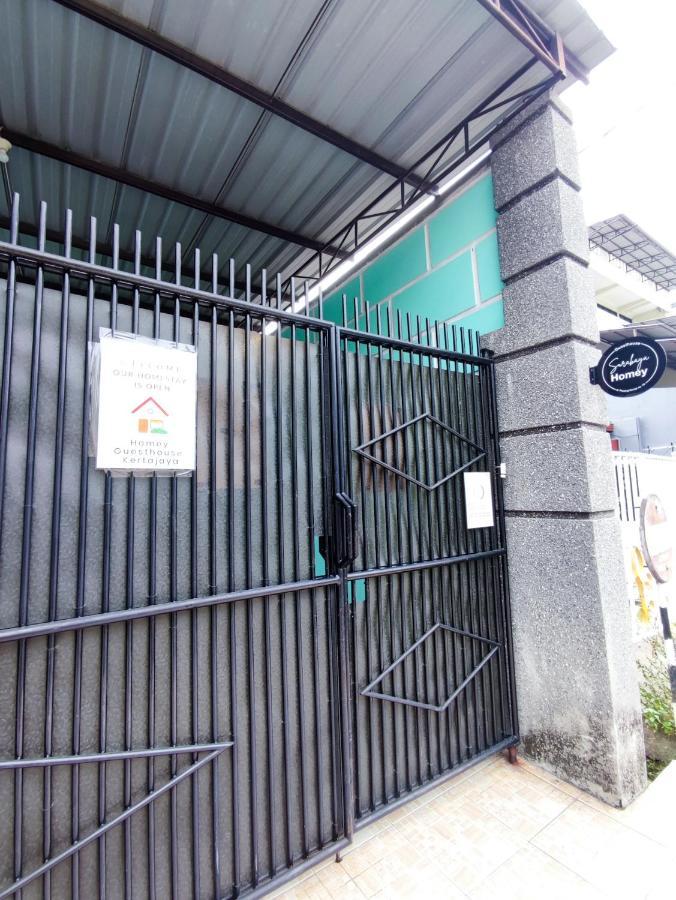 Homey Guesthouse Kertajaya Surabaya Dış mekan fotoğraf