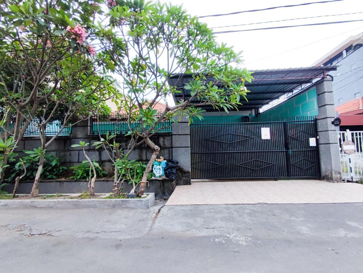 Homey Guesthouse Kertajaya Surabaya Dış mekan fotoğraf